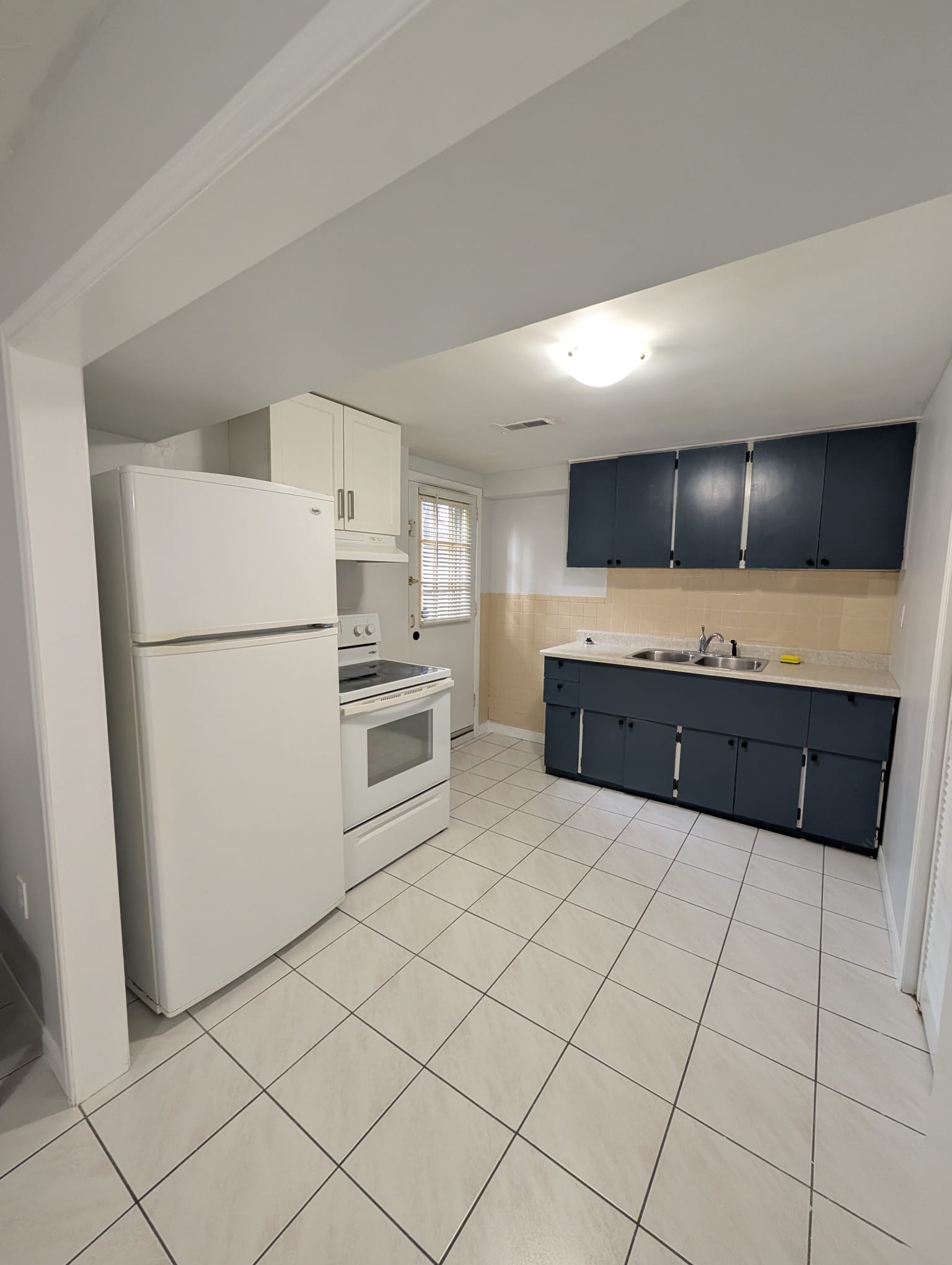 Rento Apartamento De Un Cuarto $1400- Disponible Inmediatamente