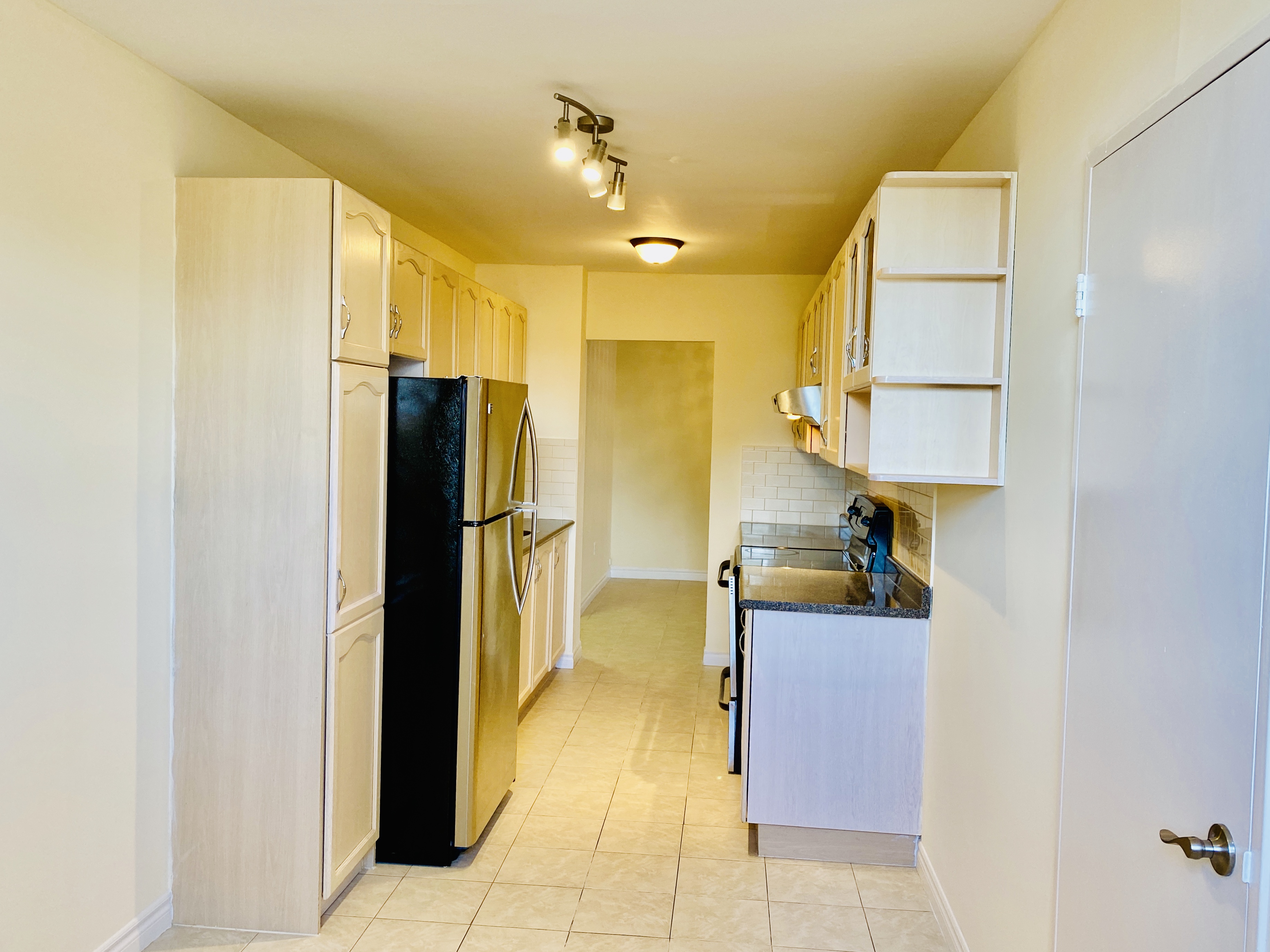 RENTO APARTAMENTO GRANDE EN TORONTO TODO INCLUIDO DISPONIBLE AHORA!