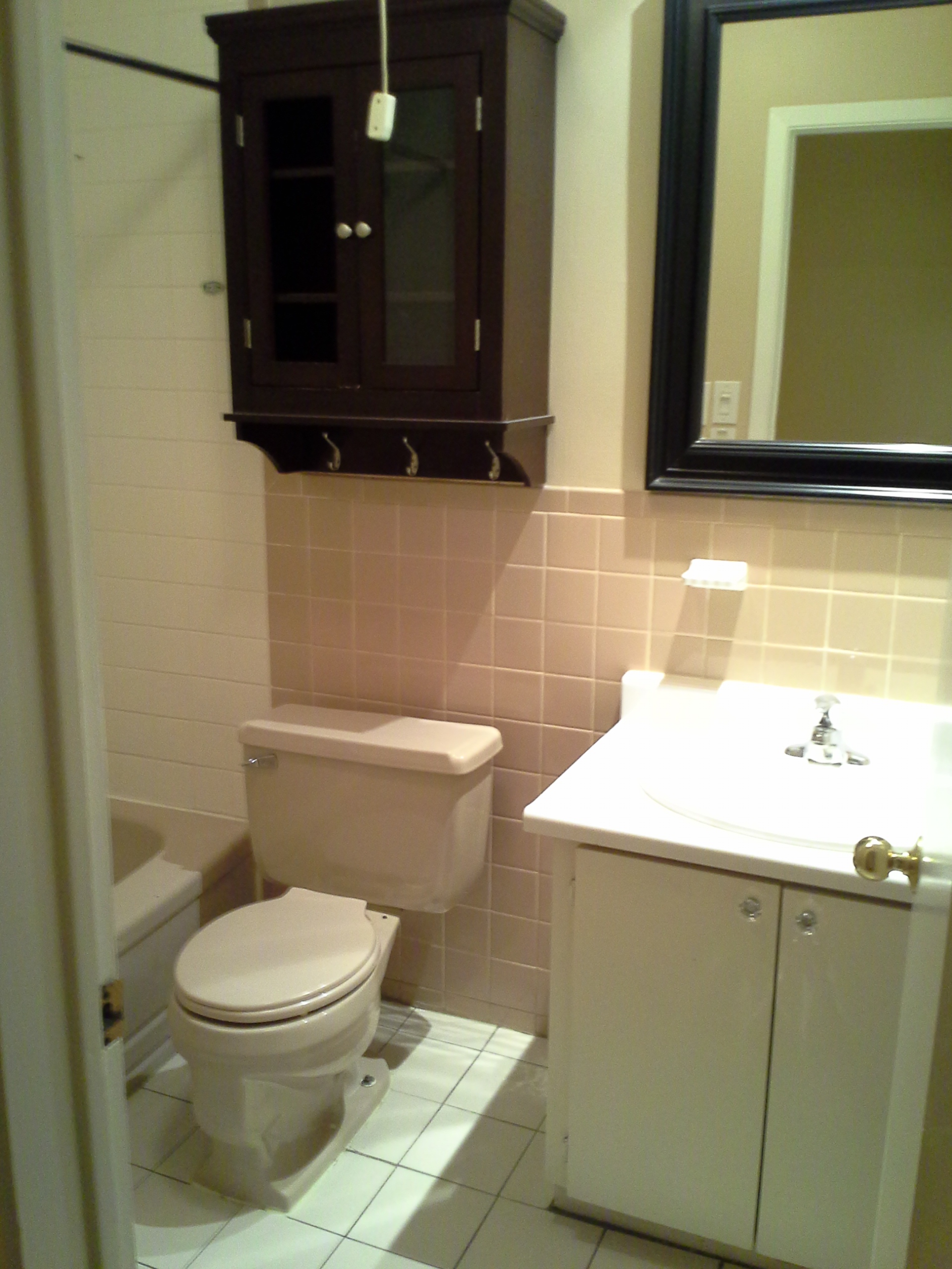 Dufferin/Lawrence 2 bedrm apt above office