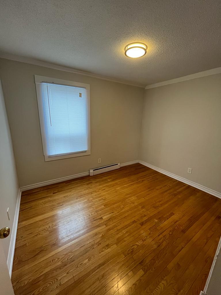 Apartamento con 2 dormitorios con balcon. $2400 + hydro