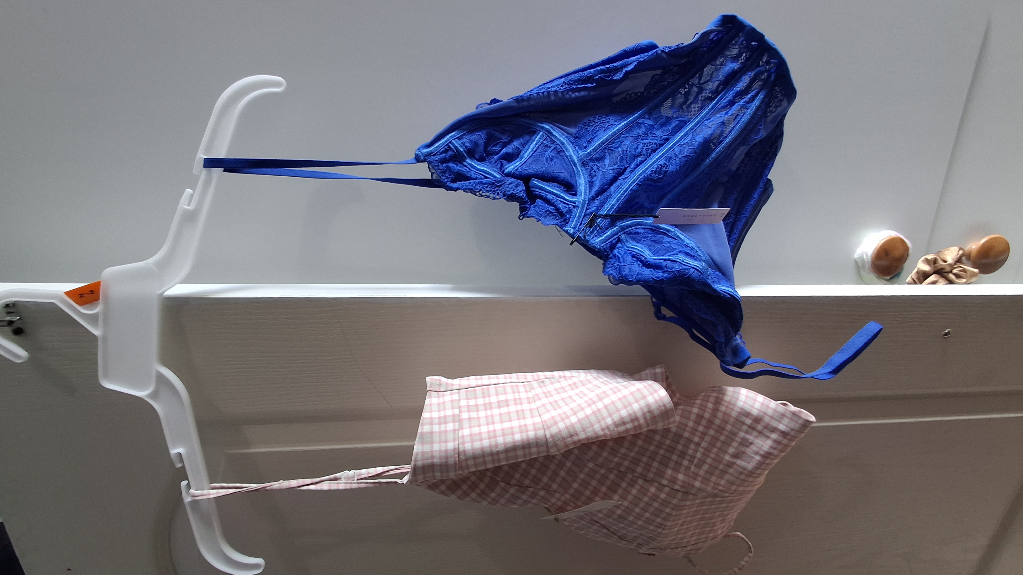 Blusas talla M .Guess de mujer y jacket shearling o de cuero marca Ardene