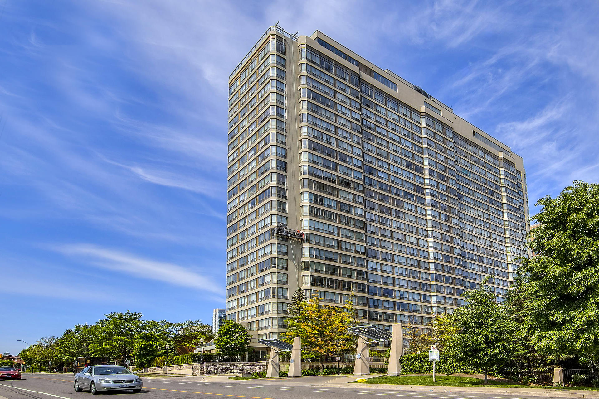 MISSISSAUGA CITY CENTRE: APARTAMENTO GRANDE CON TODAS LAS UTILIDADES INCLUIDAS.