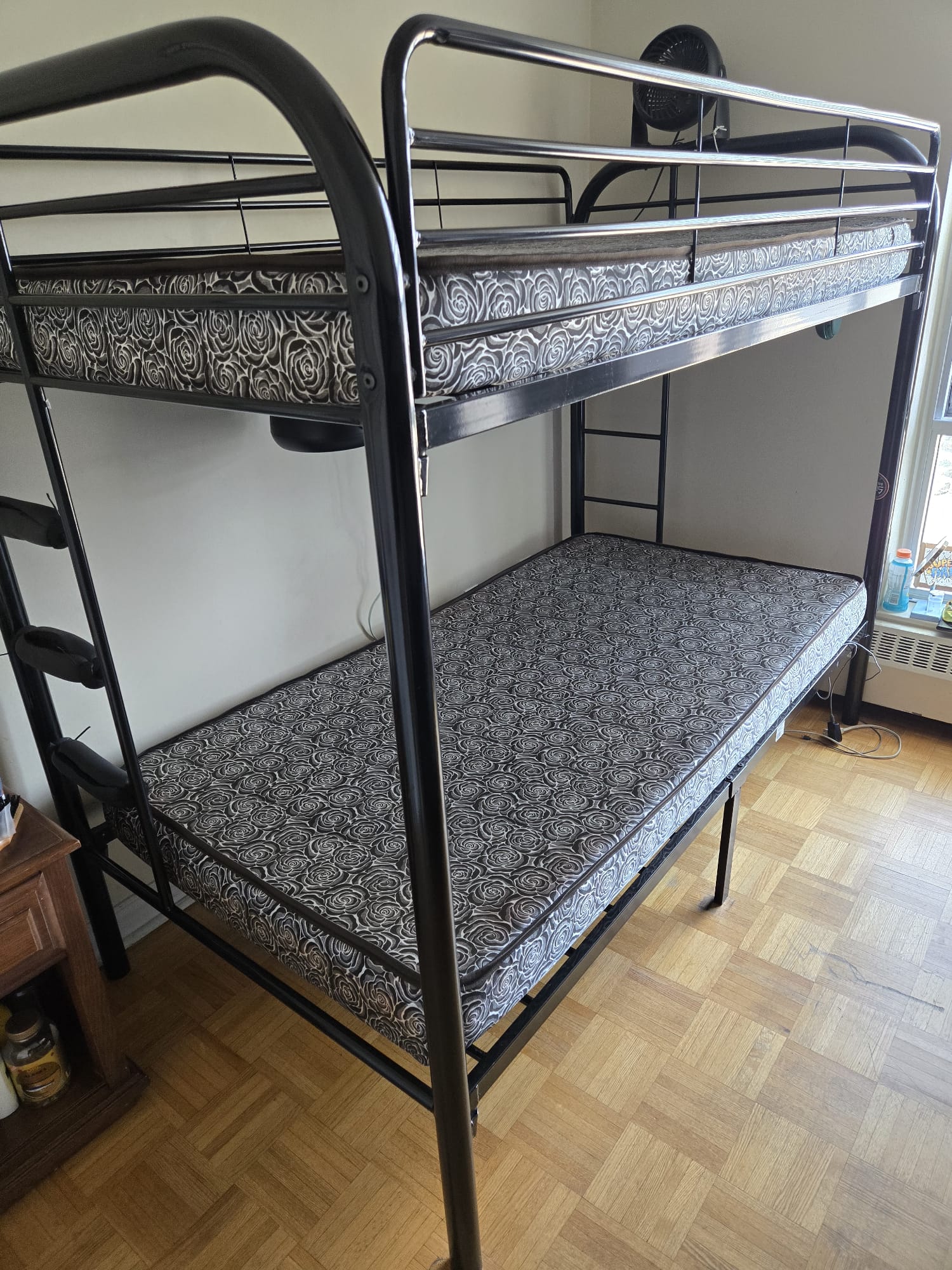 🛏️ Cama Litera de Metal – ¡Con Colchonetas Incluidas