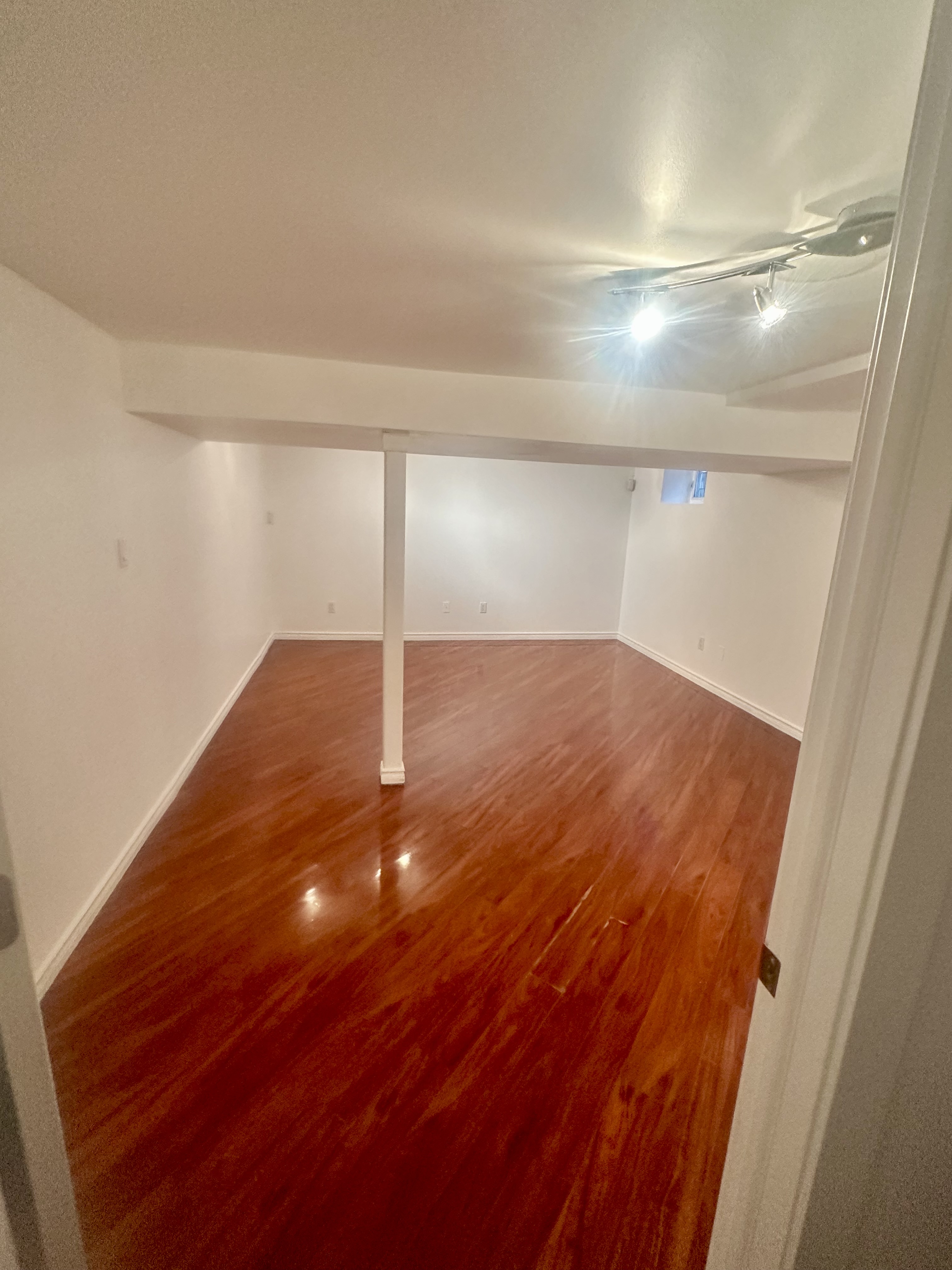 Amplio basement en alquiler
