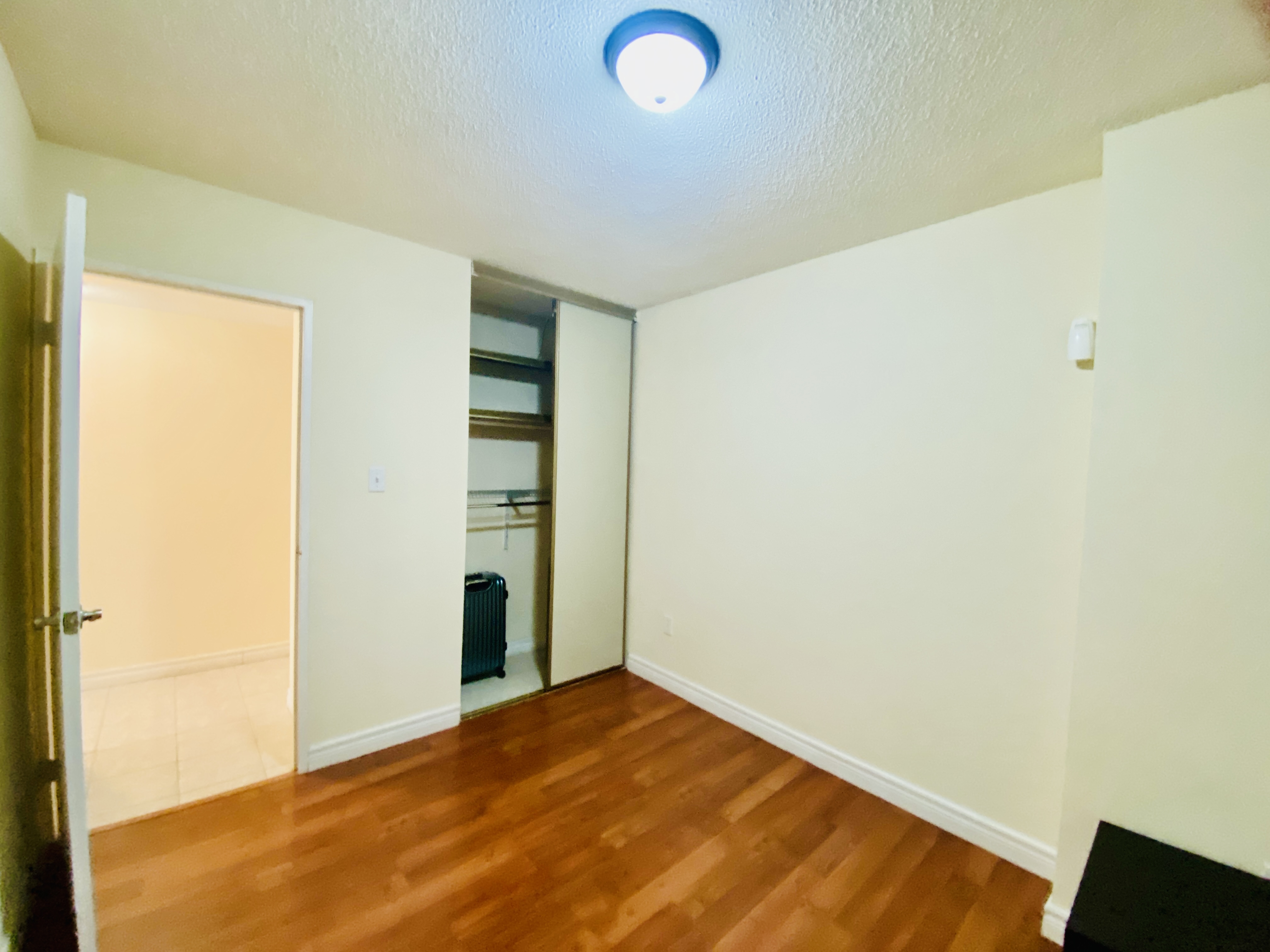 RENTO APARTAMENTO GRANDE EN TORONTO TODO INCLUIDO DISPONIBLE AHORA!