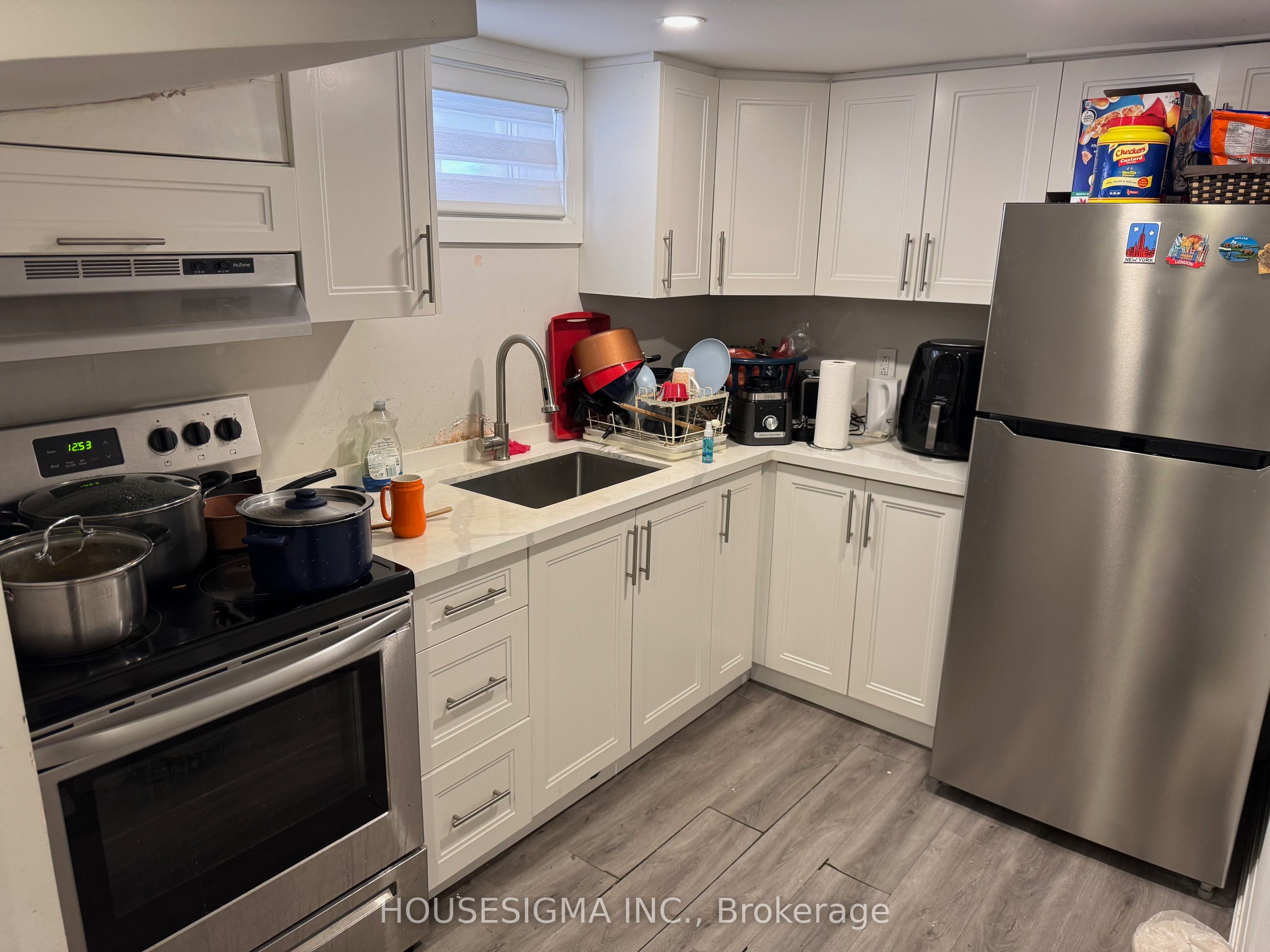 WESTON & SHEPPARD (1.5BR/1BA) 1 PARKING, UTILITIES INCLUDED