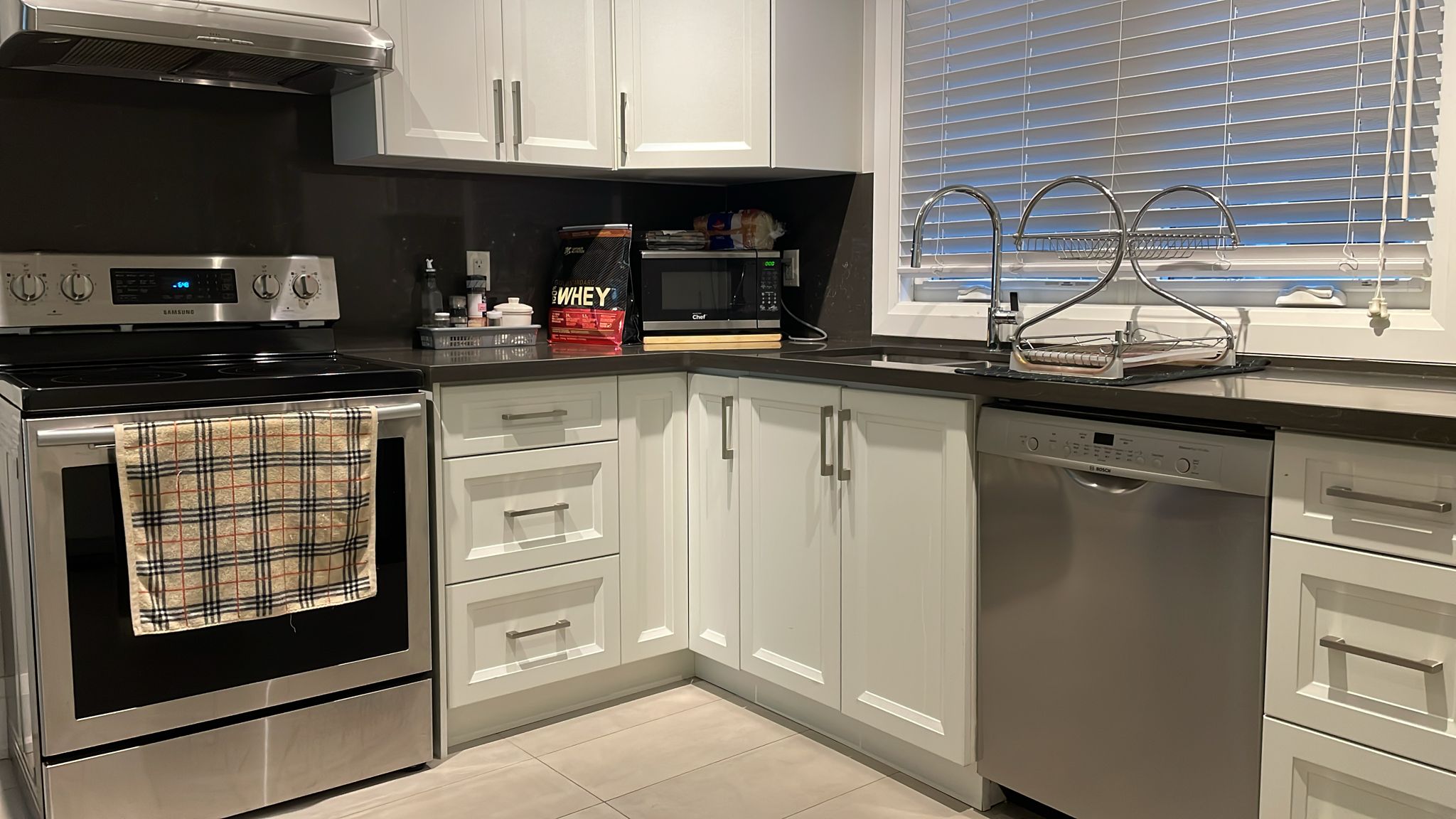 Departamento Renovado tres  dormitorios y dos baños.