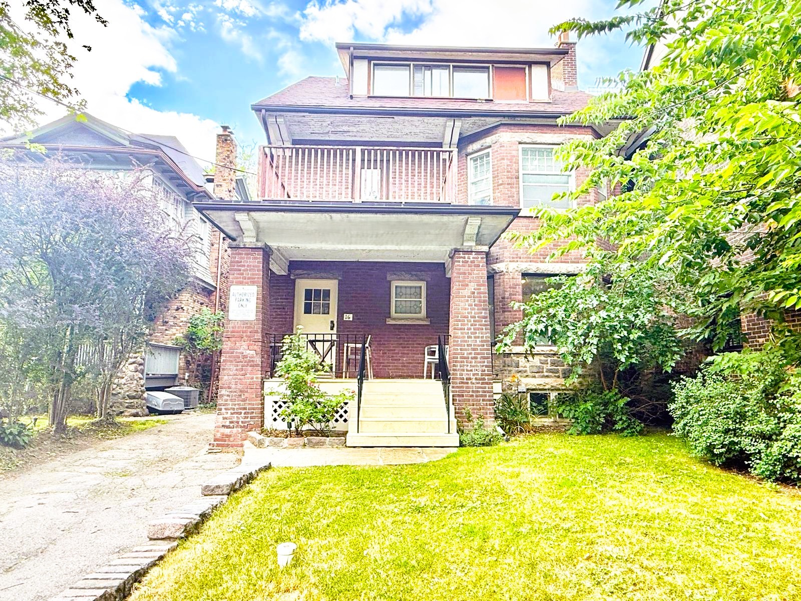 Main Floor Bachelor For Lease - St. Clair Ave. W. & Avenue Rd