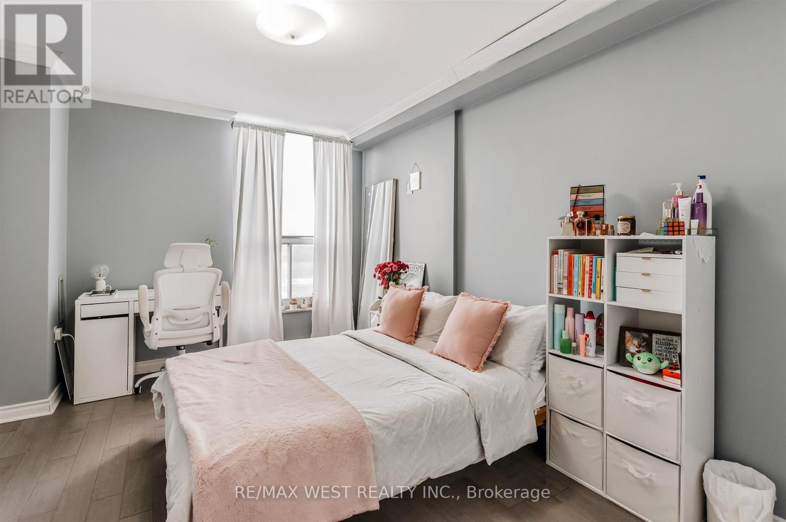 Amplio apartamento de 3 habitaciones cerca del Yorkdale Mall