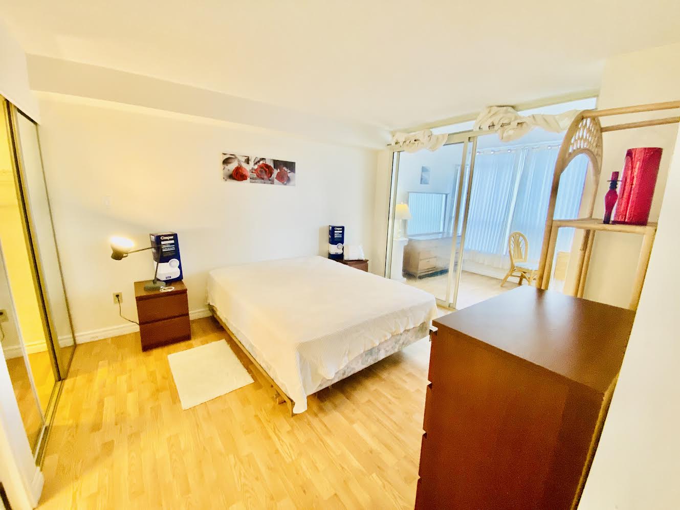 MISSISSAUGA CITY CENTRE: APARTAMENTO GRANDE CON TODAS LAS UTILIDADES INCLUIDAS.