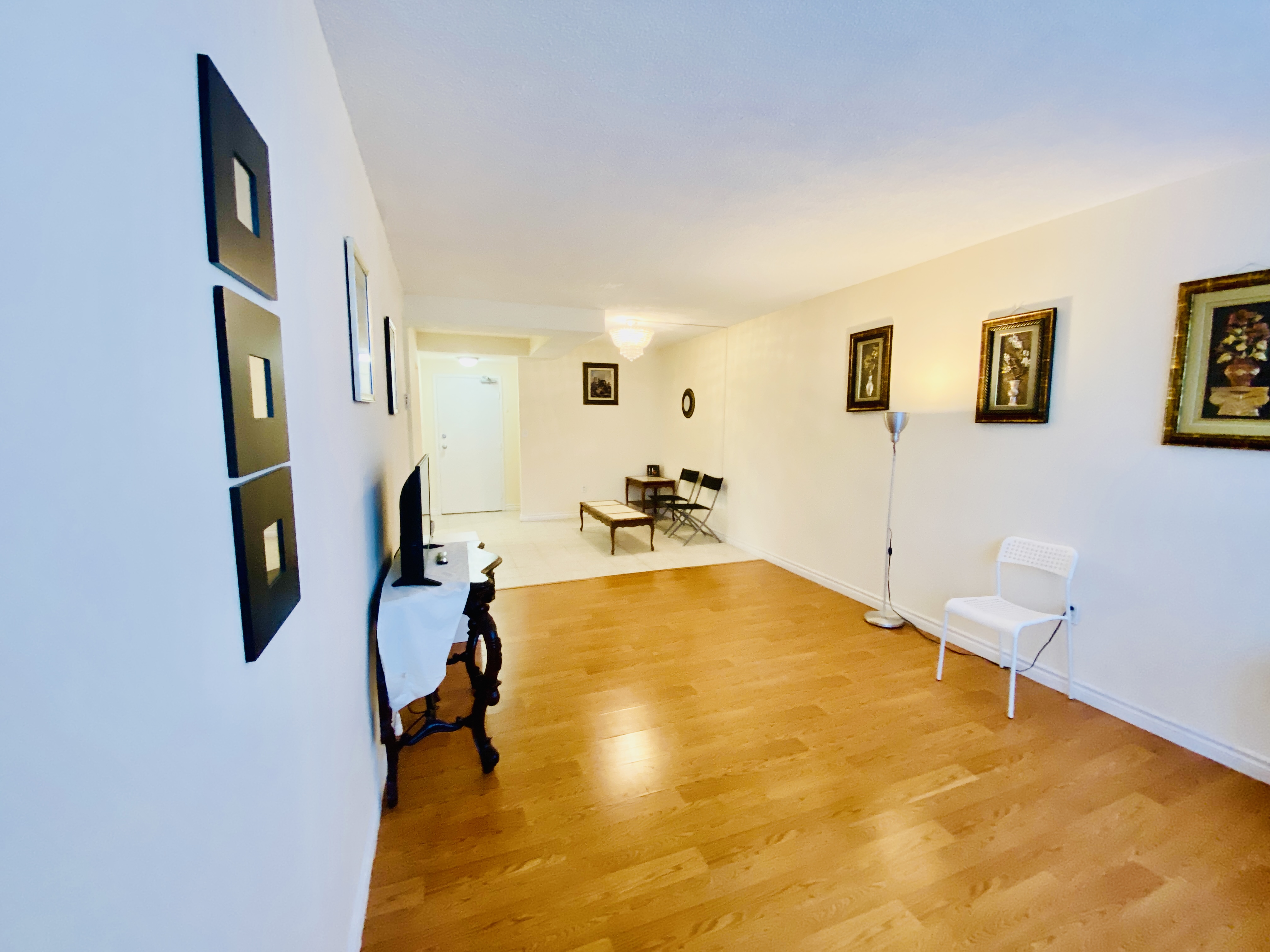 RENTO APARTAMENTO GRANDE EN ETOBICOKE DISPONIBLE YA TODO INCUIDO