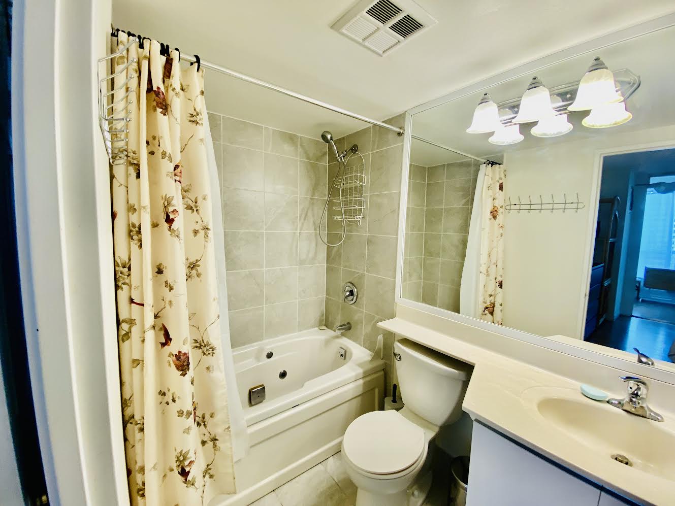 MISSISSAUGA CITY CENTRE: APARTAMENTO GRANDE CON TODAS LAS UTILIDADES INCLUIDAS.