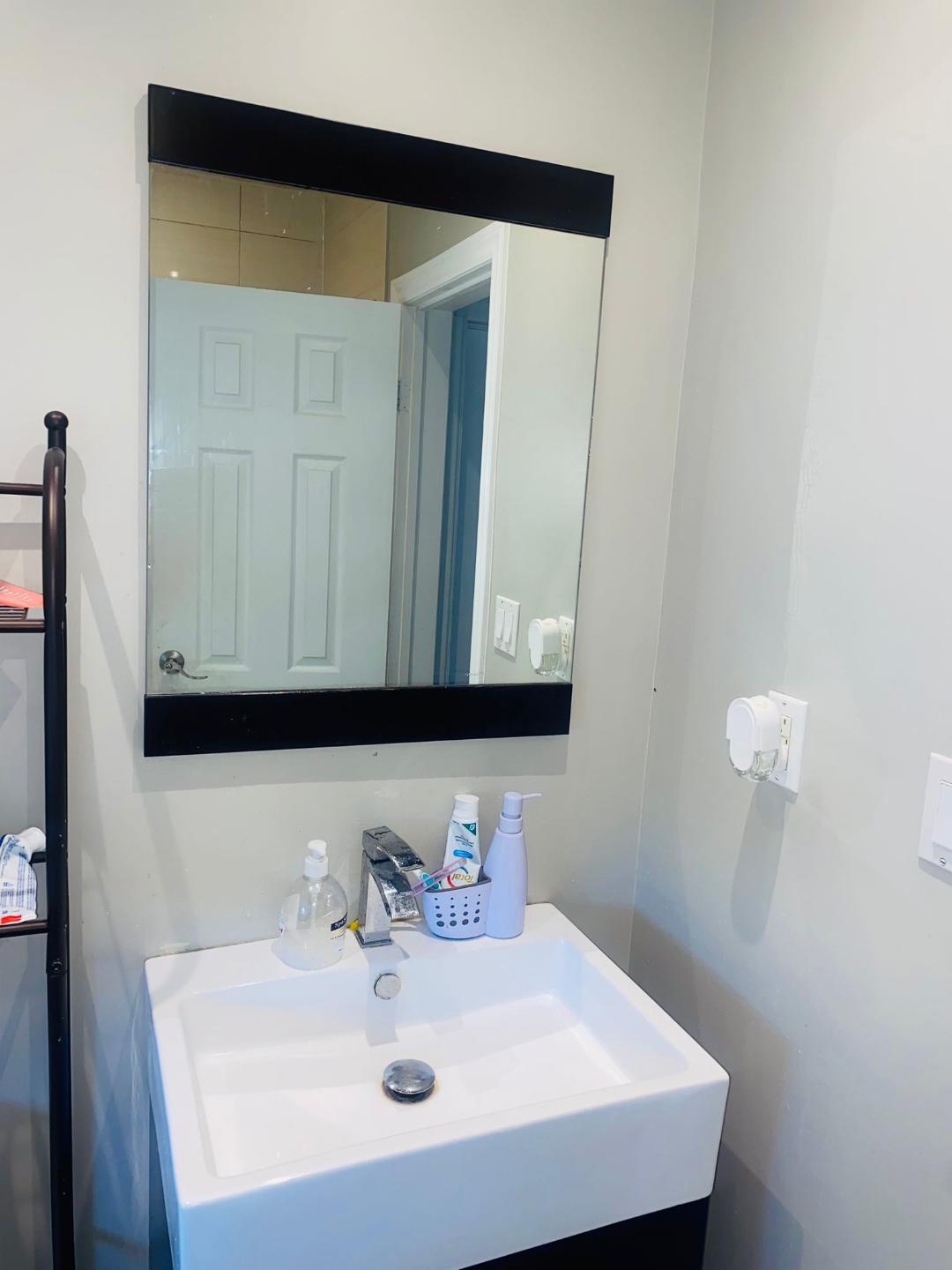 OFREZCO Yonge-Sheppard Casa amueblada con primero y segundo pisos; 3️⃣Recámaras; 2️⃣baños completos