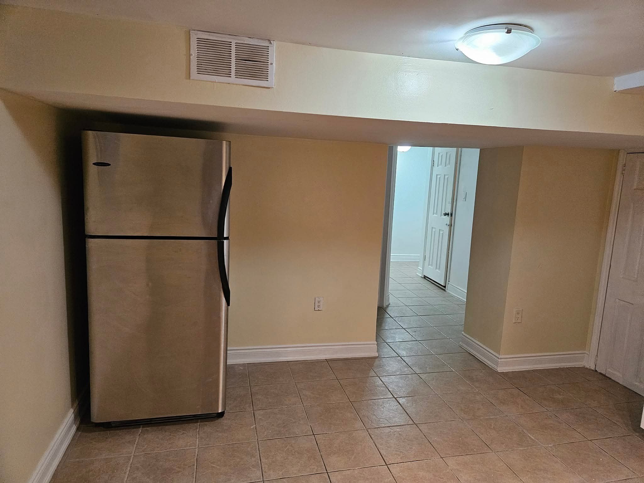 Rento basement completo