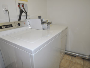 Departamento de 2 habitaciones disponible Sept. Ubicado en High Park a 3 minutes del Metro.
