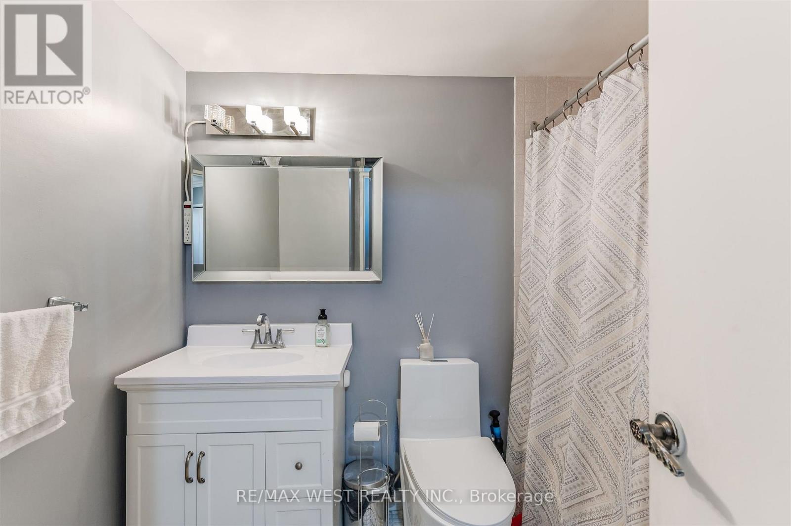 Amplio apartamento de 3 habitaciones cerca del Yorkdale Mall