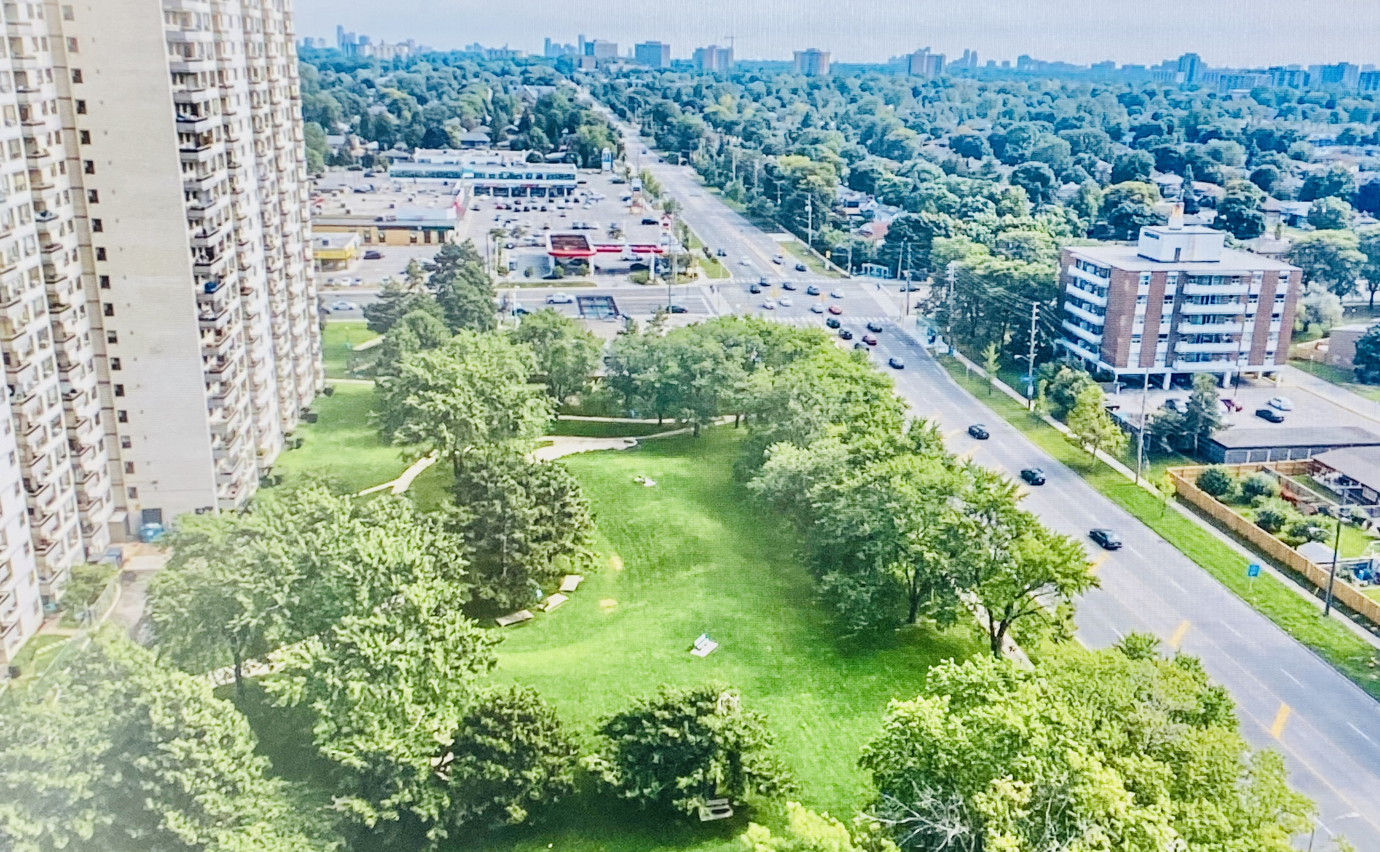 RENTO APARTAMENTO GRANDE EN ETOBICOKE DISPONIBLE YA TODO INCUIDO