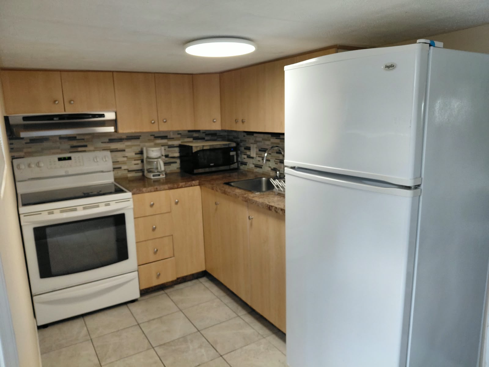 Basement de renta (Symington & Davenport)