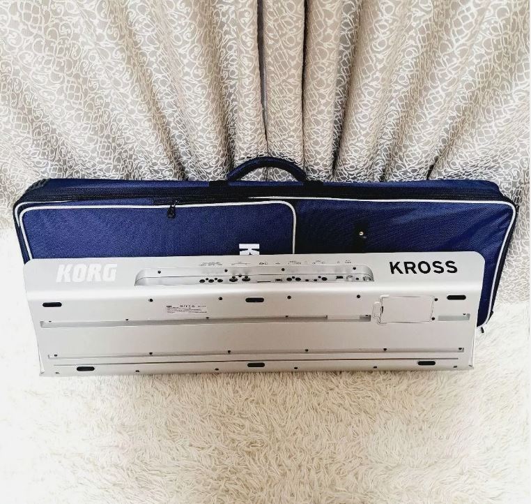 Korg Kross 2 SC White 61-Key Keyboard Synthesizer Musical Keyboard