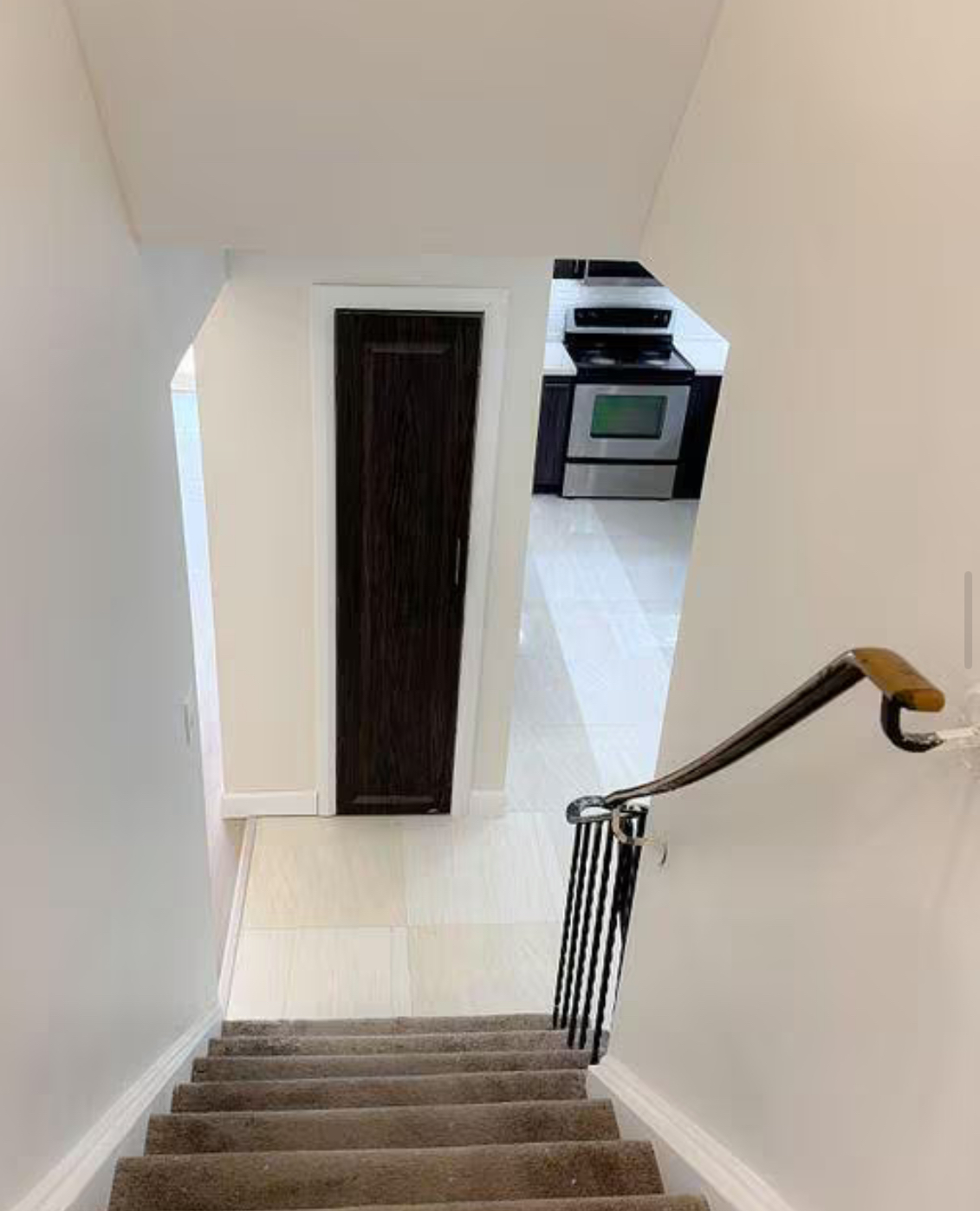 Preciosa casa de 3 dormitorios, renovaciones en toda la casa y 1 baño completo + 1 lavadora privada.