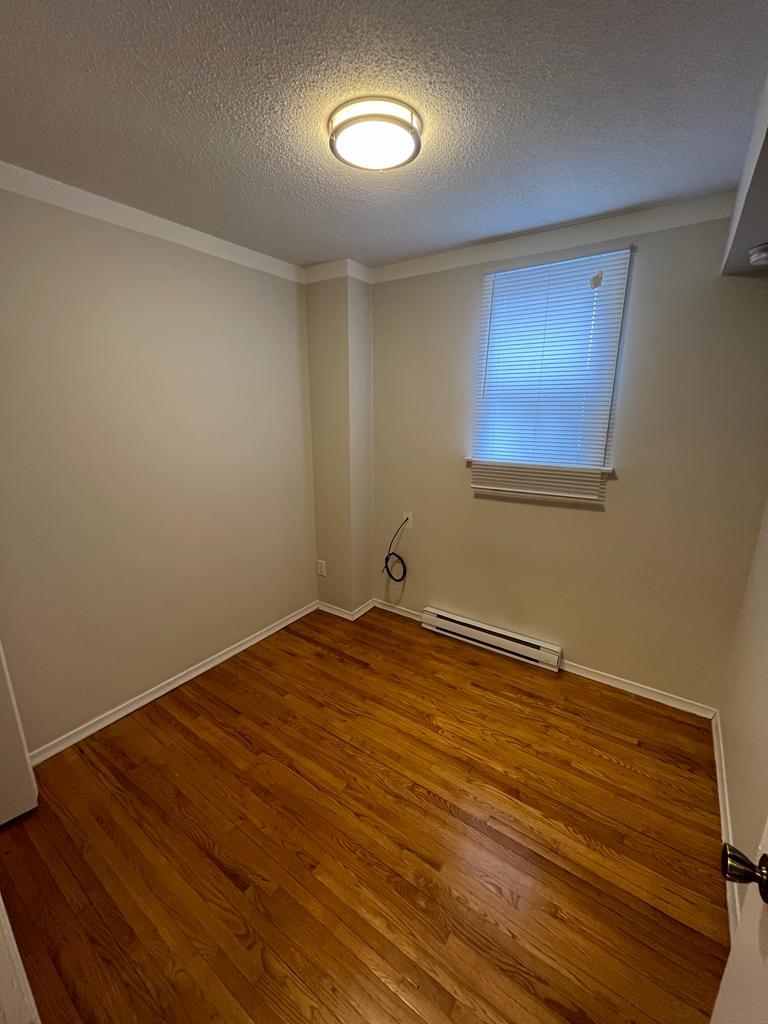 Apartamento con 2 dormitorios con balcon. $2400 + hydro
